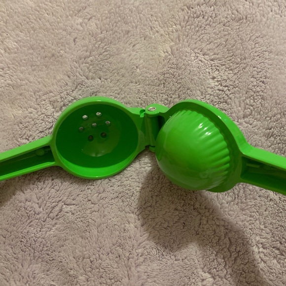 🍋Stoli metal fruit squeezer🍋 - Picture 5 of 7